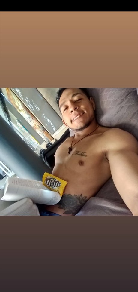 Snyder C hot model picture