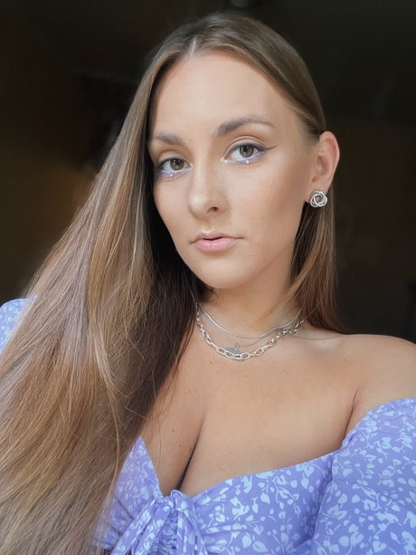 Juliia erotic actress img