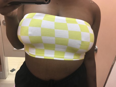 _DoggeBaby free actress photos