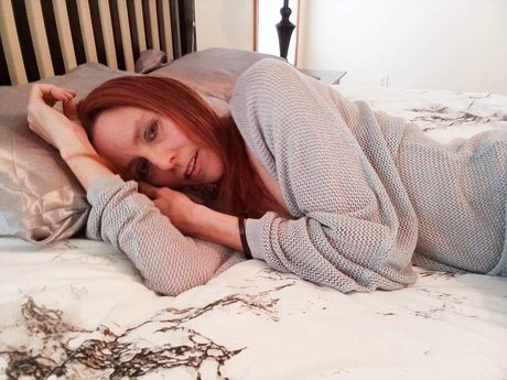 Lily Legend pretty model pics