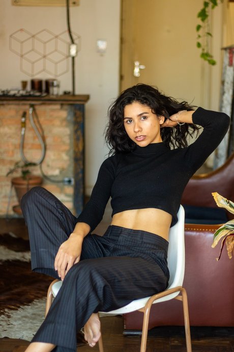 Leona Zenelacci pornstar hot img