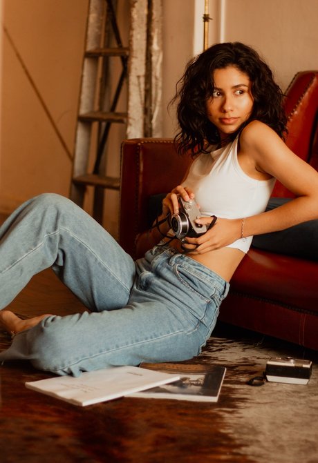 Leona Zenelacci hd model picture