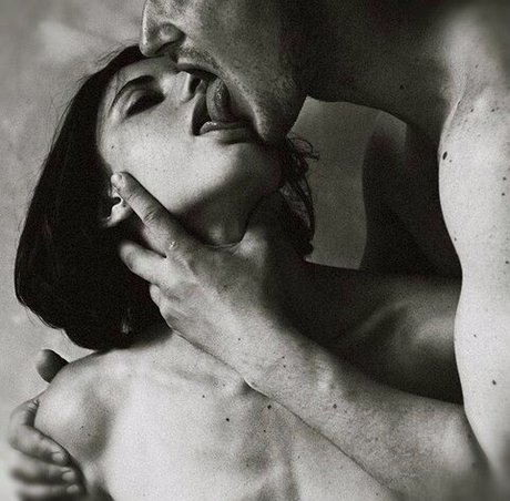 THE FOYAKER star naked photo