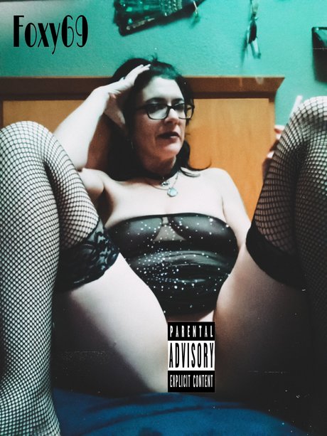 Foxy69 adult actress image