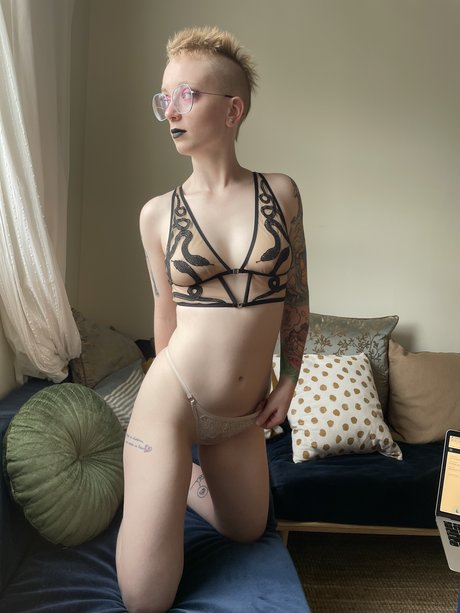 Lain naked actress pic