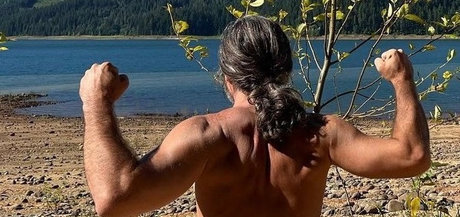 Swingy model top picture