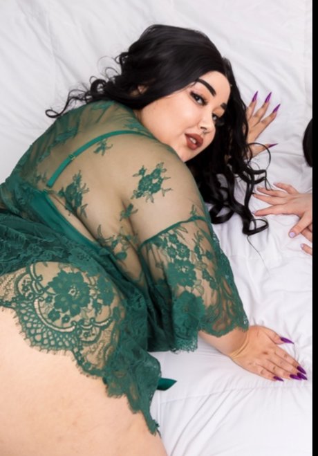 Miss Chloe Klein model adult img