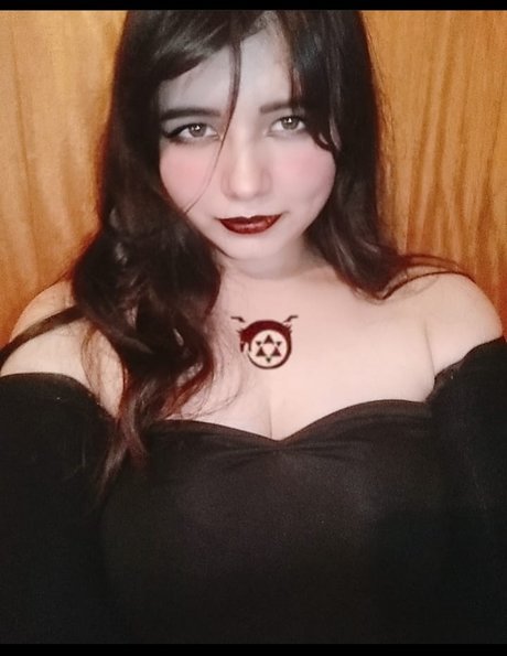 Rave Raven model erotic images