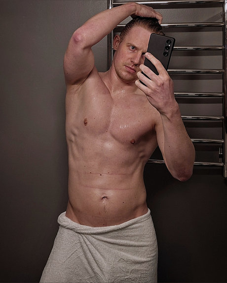 HowSwedeIsIt nude star photo