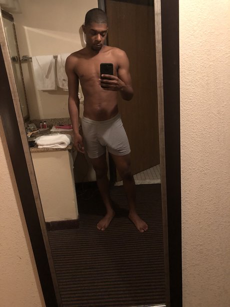 EGGSBENEDICK naked model photos