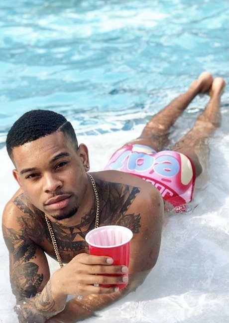 Tatted Cheetah_ erotic model img