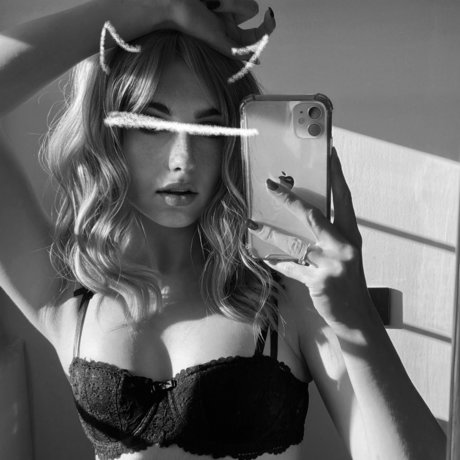 Rae Walker sexy actress pic