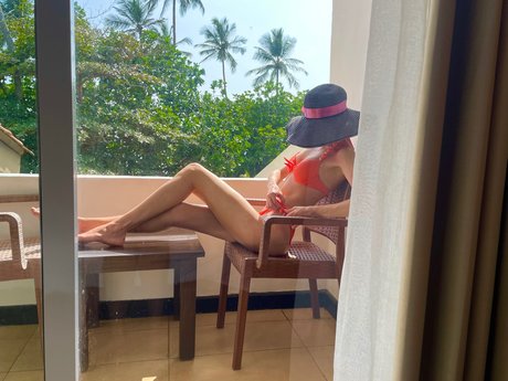 ElenaNaturalBeauty model naked img