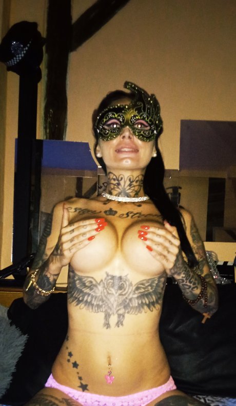 HotQueen star xxx photo