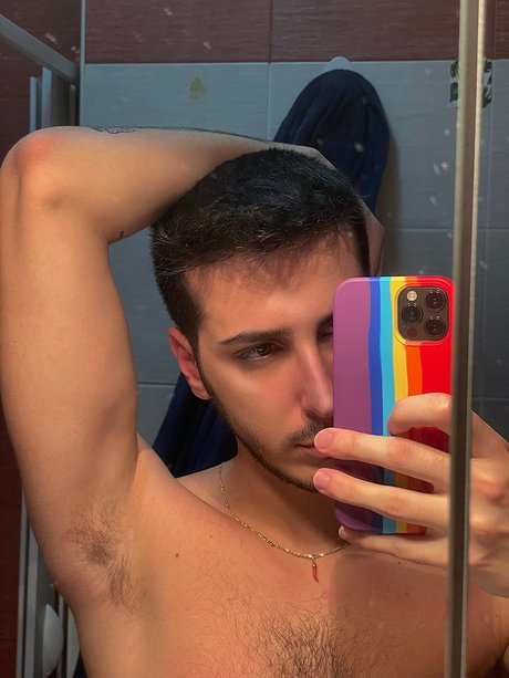 Giuralhot naked model photo