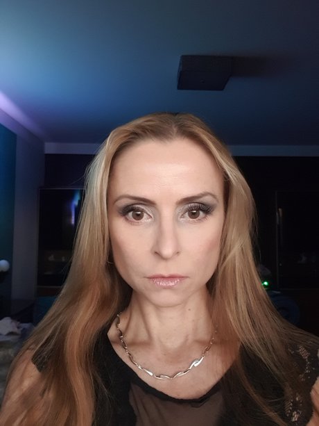 Kyra Kim Berlin nude model pictures