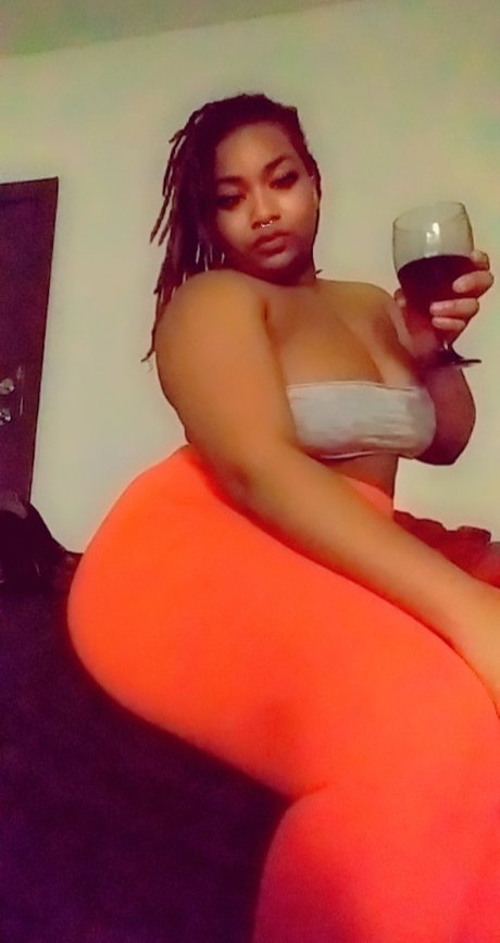 TiffaniNicolle_ pretty model galleries