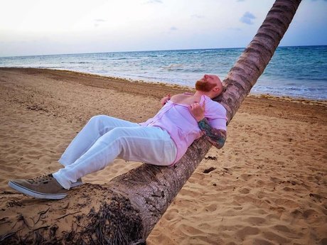 Tiny Tim model xxx photos