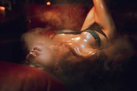 Trannie Oakley model naked gallery