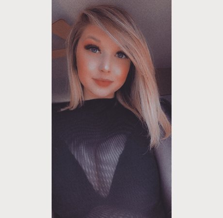 Karisa sexy model picture