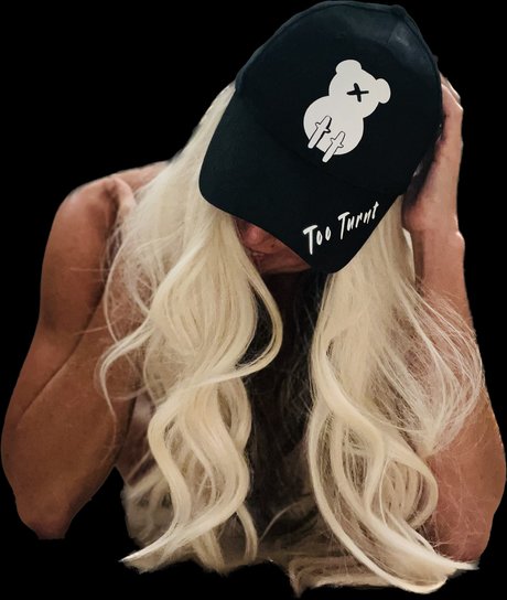 Too Turnt Toni model naked picture