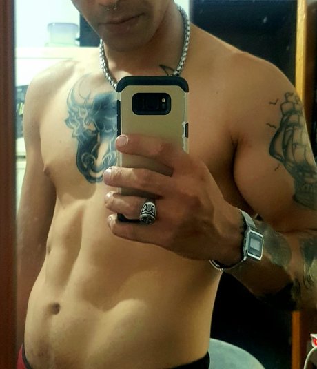 Raifel Molero naked model gallery