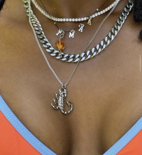 tomaa nudes star picture