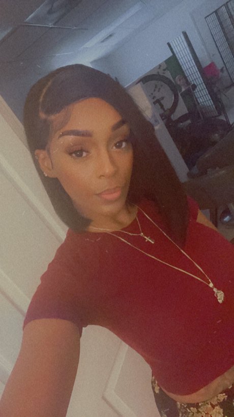 Famous K model erotic pictures