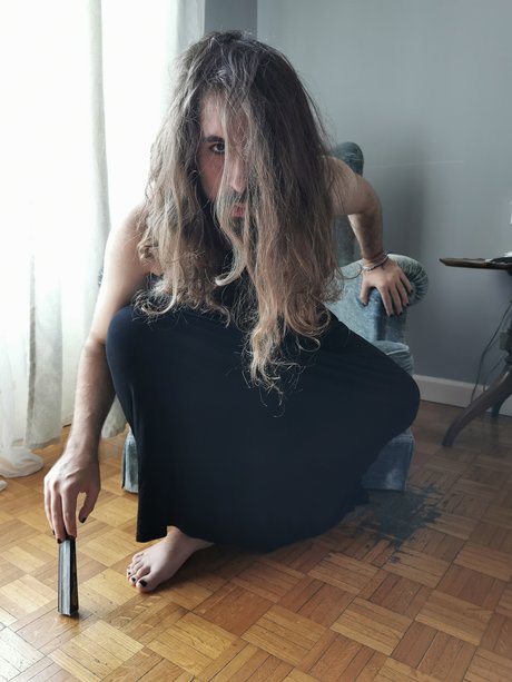 Dire Need high quality model pics