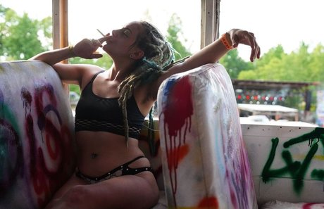 Navi Rose pornstar naked gallery