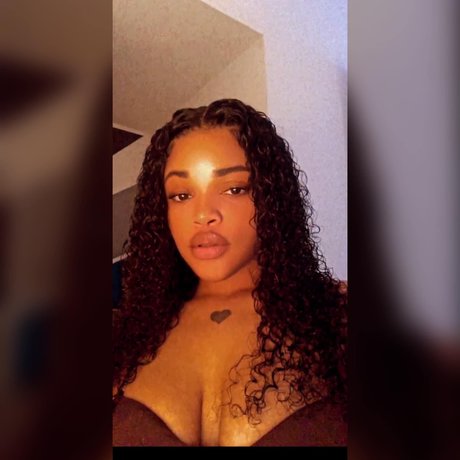 Qu Rose model free image