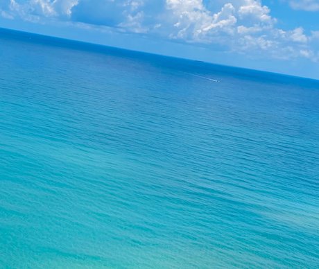 leigha model top photos