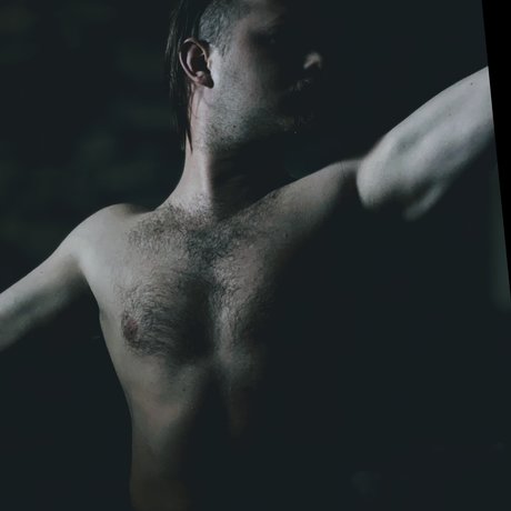 Ty1er model perfect pic