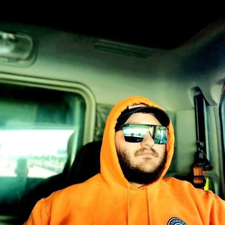 Trevor Annen pretty model image