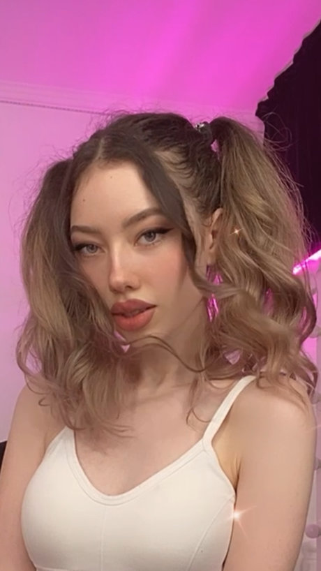 Sinse Milla pretty star photos