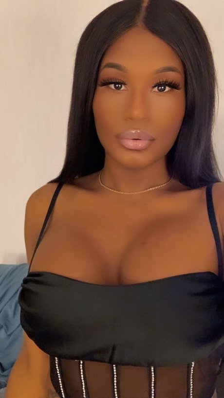 Tiffanylola model naked pictures