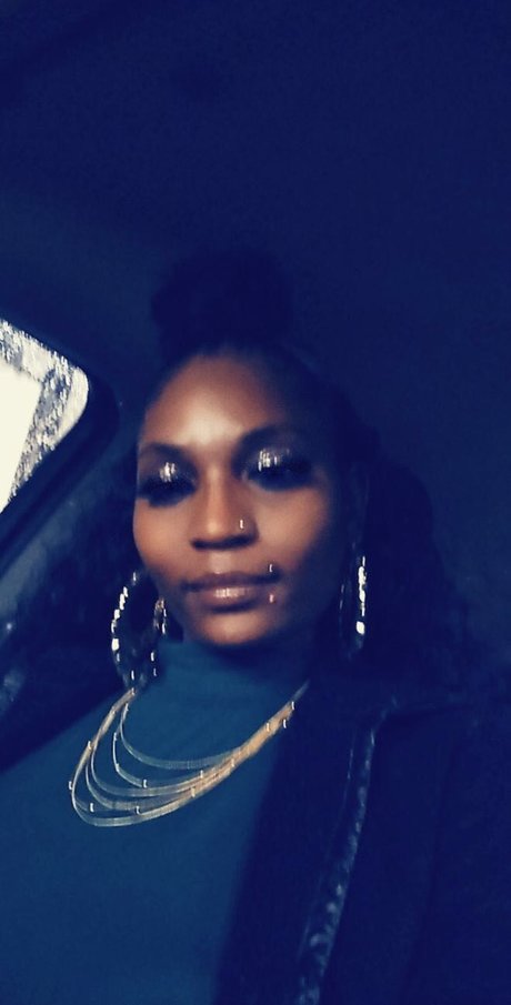 Amanda Carmella xxx model picture