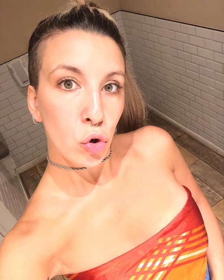 BABY PERT nude actress gallery