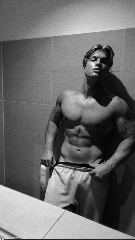 thearniboy nudes model image