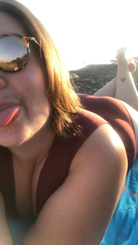 Cheeky Peach pretty actress pics