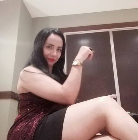 Amalia Navarro model top image