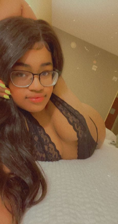 LusciousLogan sexy model photos