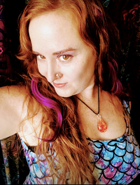 Tipsy Merlot model naked img