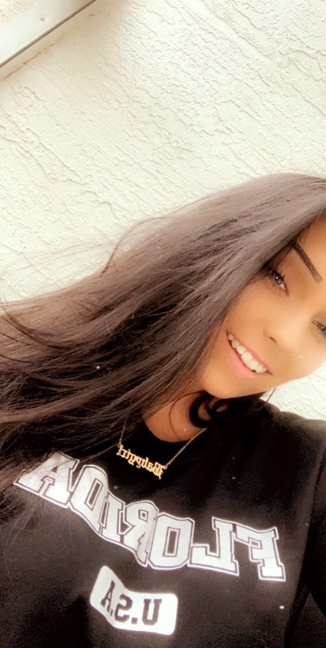 Tapanga Kelly sexy star img