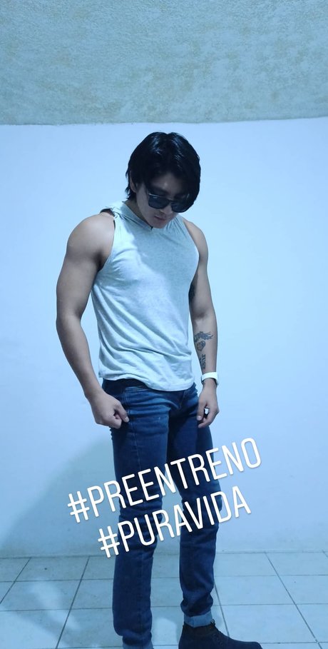 Santiago Chicaiza nude actress photo