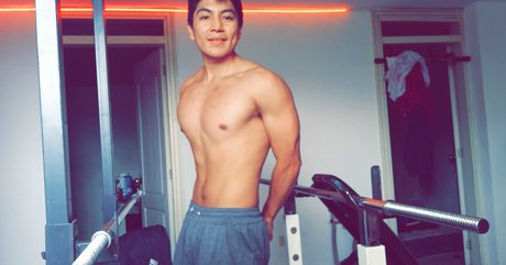 Santiago Chicaiza model adult pic