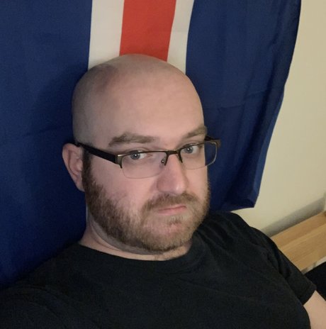 Thom Gu mundsson model top pictures