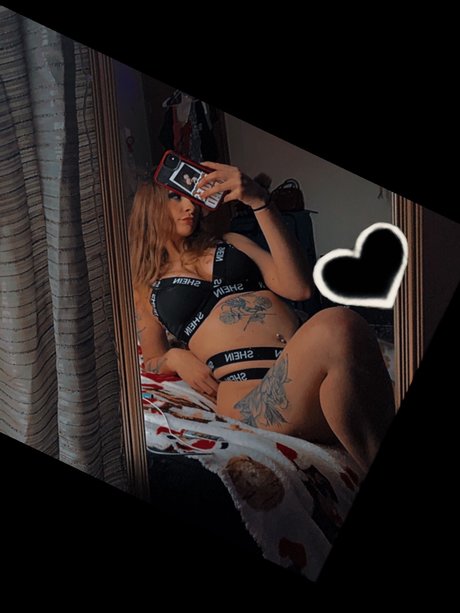 KBaeee_ model top images