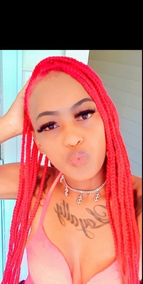 Courtn y perfect model photo