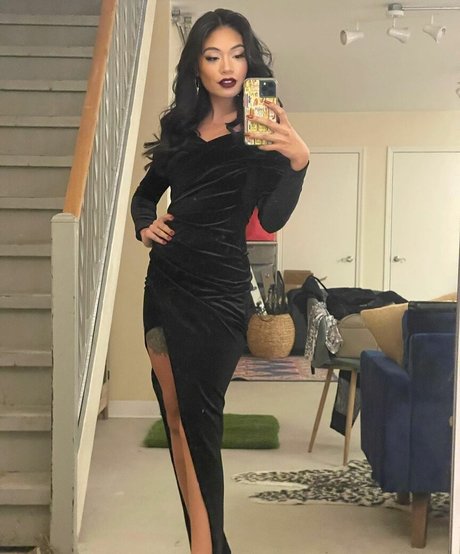 Reyna Morena star sexy images